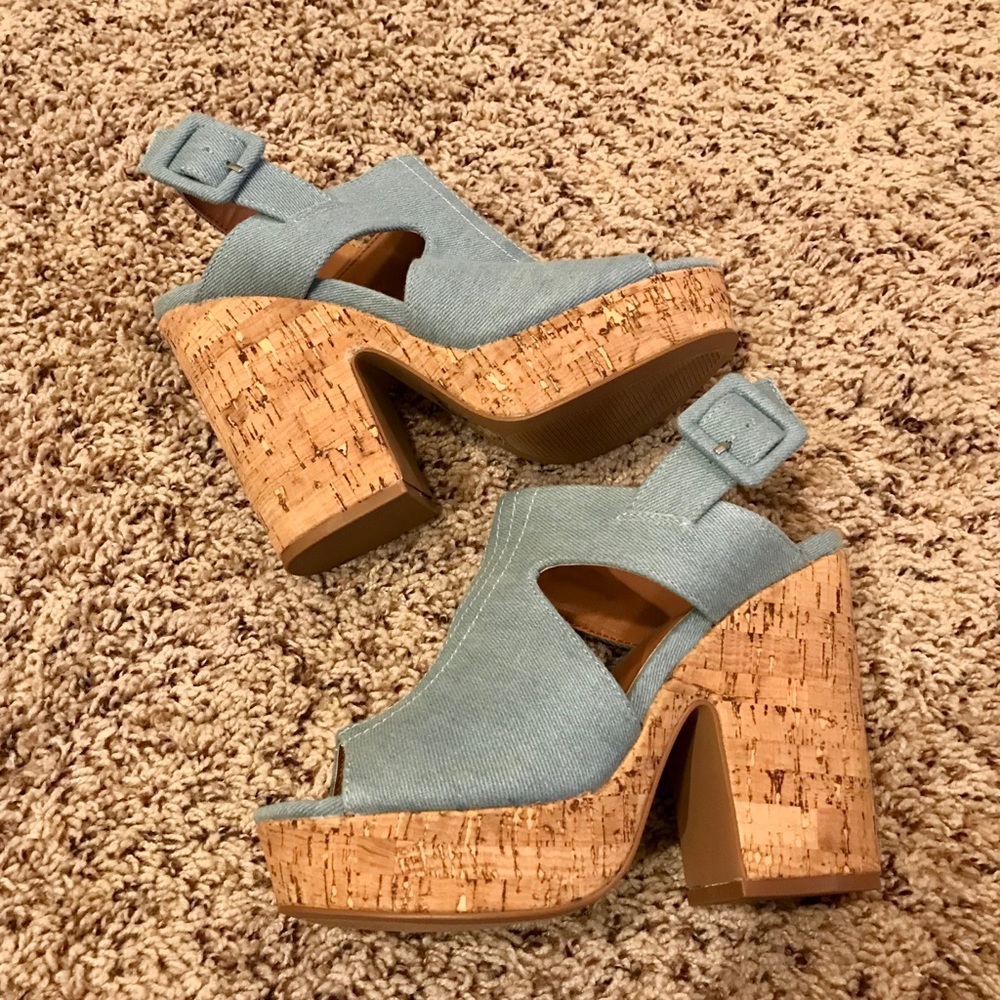 BNWOT platform denim size 7 Boutique shoe